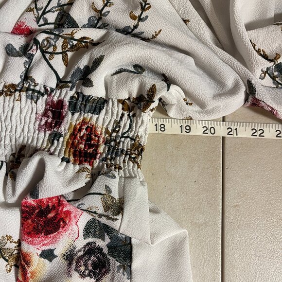 Boho Chic Off-Shoulder Floral Romper โ Size Large - Picture 9 of 11